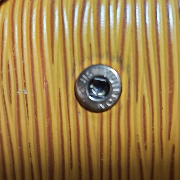 Authentic Vintage Louis Vuitton Small Ring Yellow EPI Agenda Cover - Picture 3 of 8